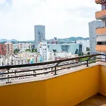 Centre Lions Gate 4 *