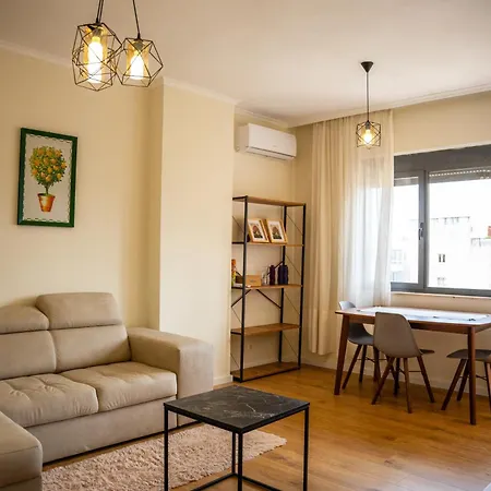 Centre Lions Gate 4 Lägenhet Tirana