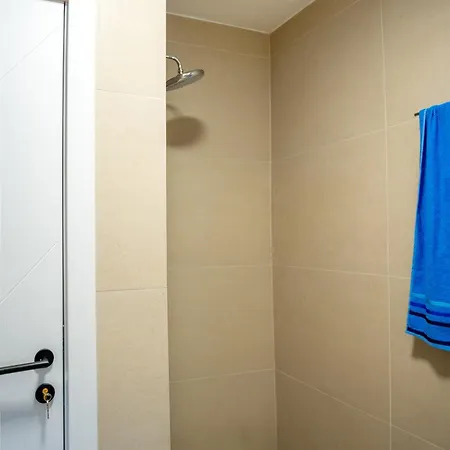 Апартаменты Centre Lions Gate 4