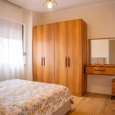 Centre Lions Gate 4 アパート *